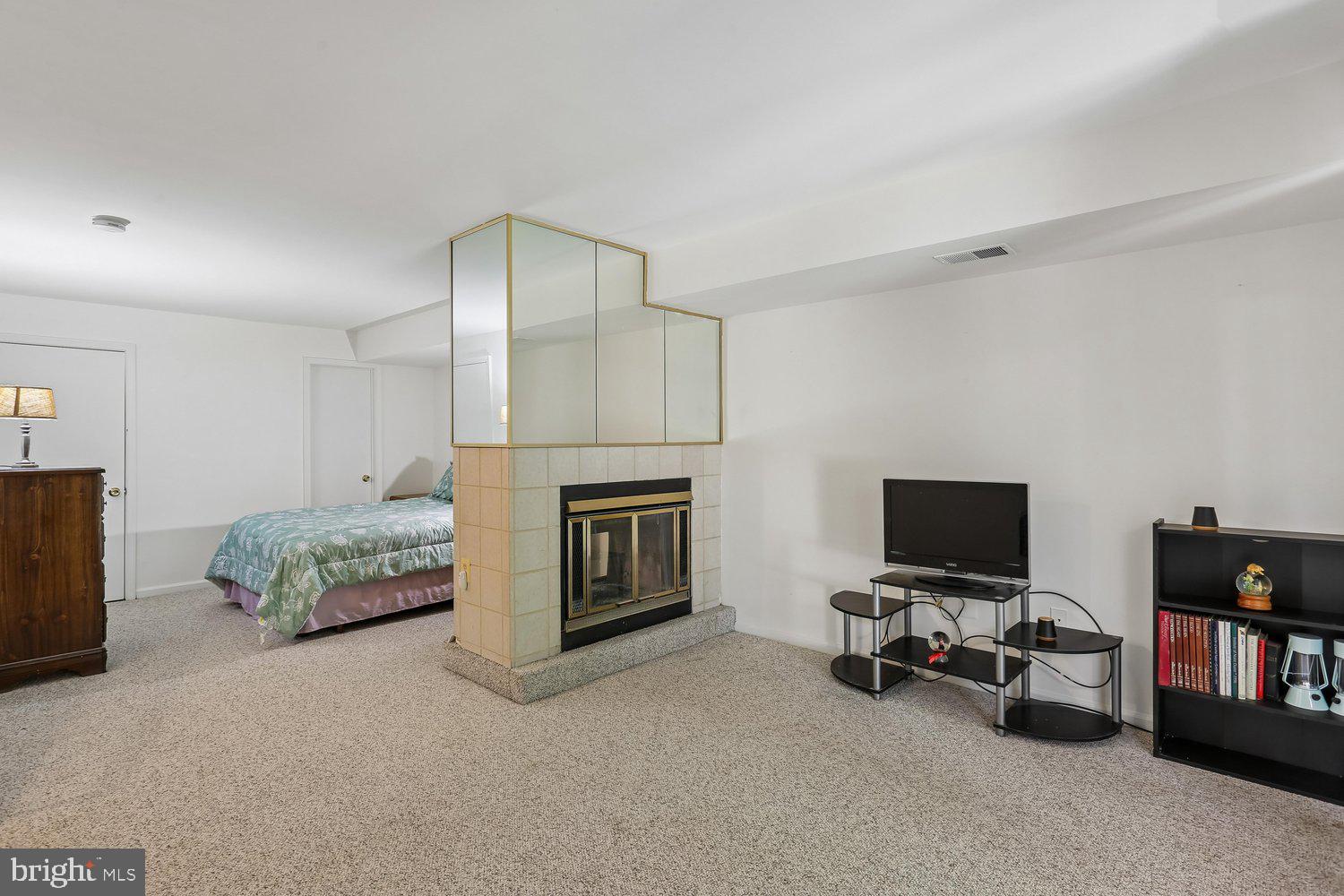SILVER SPRING CNTRY CLUB - Residential