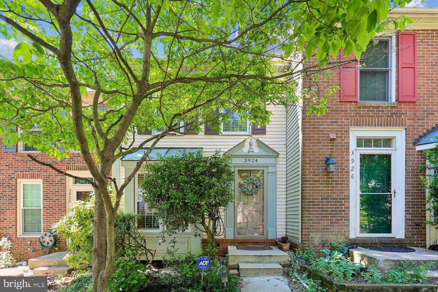 3924 ANGELTON COURT