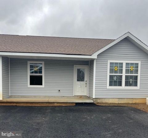 Townhouse For Sale - 98 Pacific Avenue<br/> MILROY, PA 17063