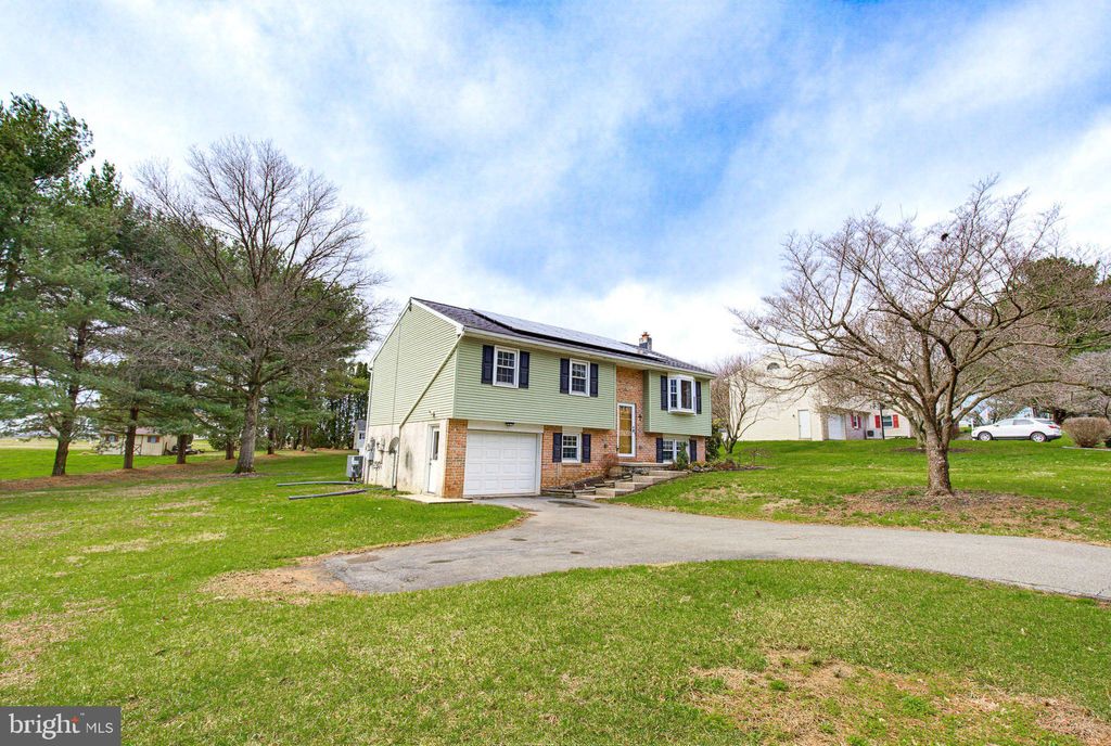 Photo of 662 Bedington Circle, MANHEIM, PA 17545 (MLS # PALA2084906)