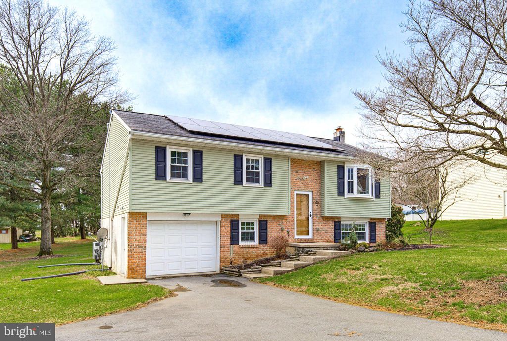 Photo of 662 Bedington Circle, MANHEIM, PA 17545 (MLS # PALA2084906)