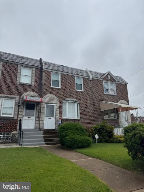 **Priced well below Market Value** Needs TLC ** Being sold in as is condition** Newer Roof** Newer Windows, nice garage and driveway, fenced in yard, 3 bedrooms, finished basement, fenced in yard