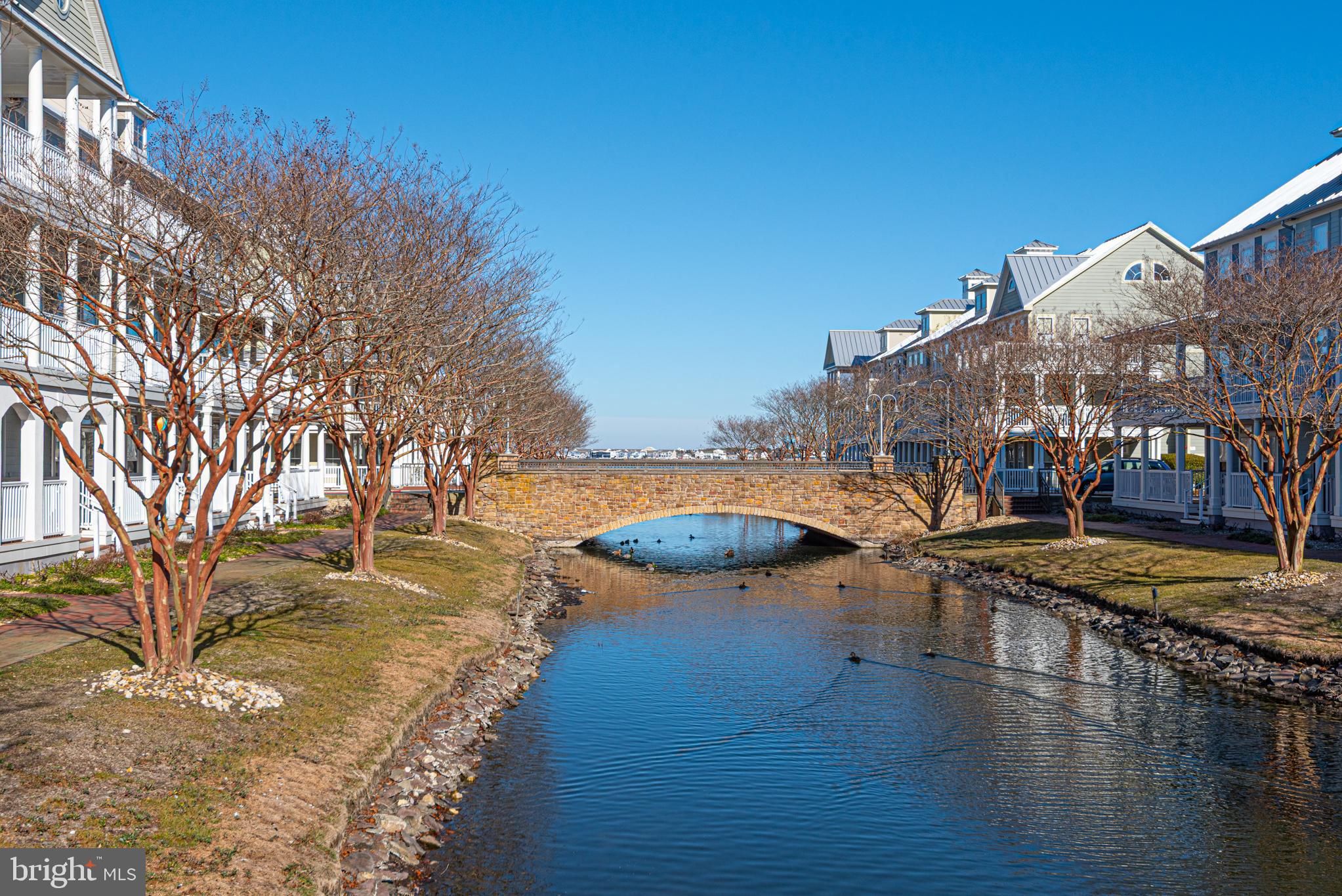 18 CANAL SIDE MEWS W