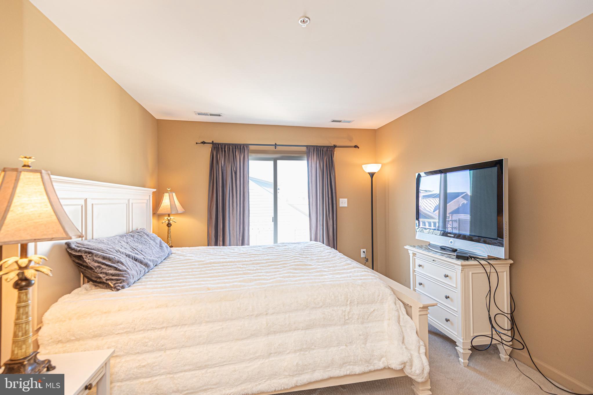 SUNSET ISLAND - Residential