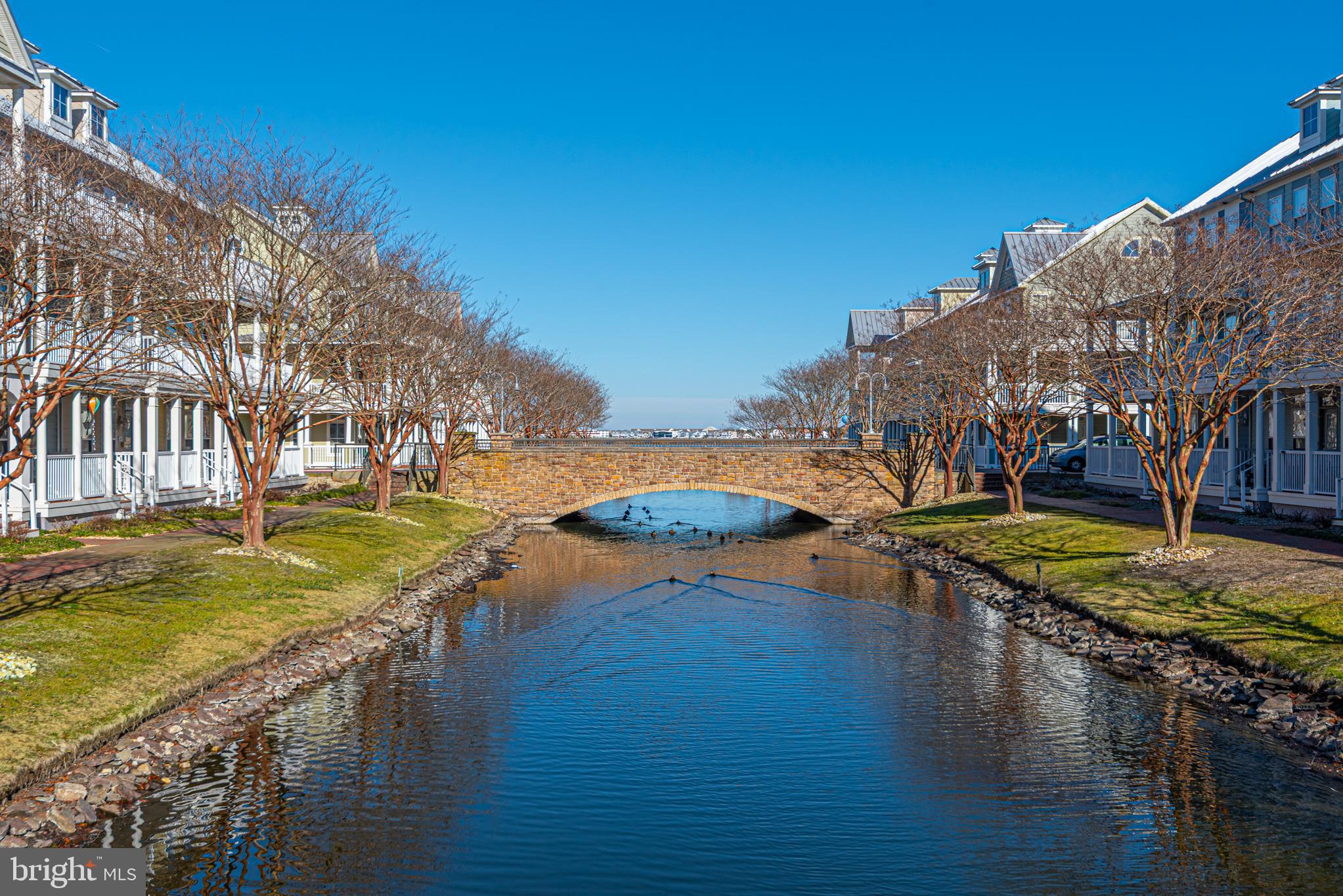 18 CANAL SIDE MEWS W