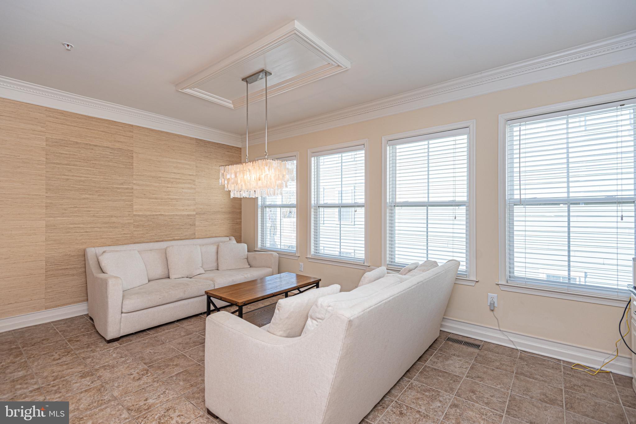 SUNSET ISLAND - Residential