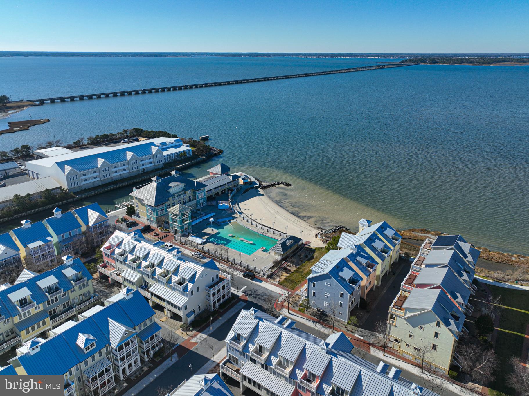 SUNSET ISLAND - Residential