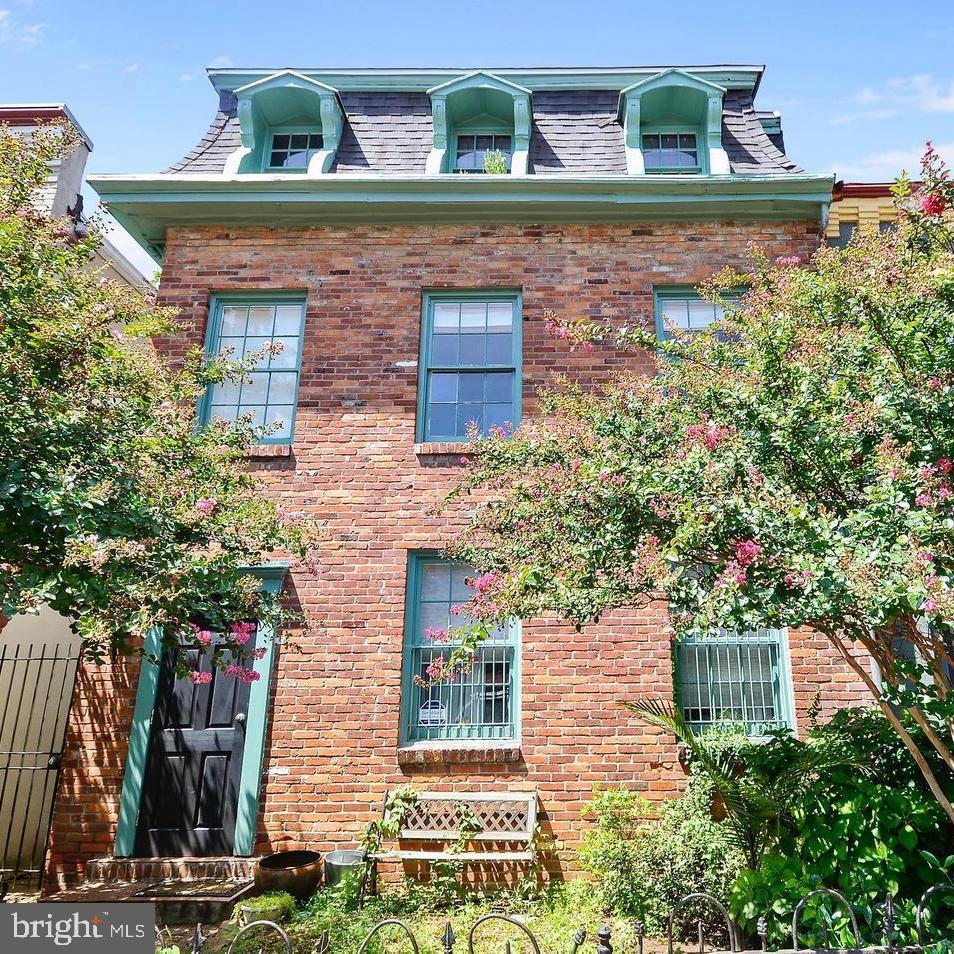 CAPITOL HILL - Residential Lease