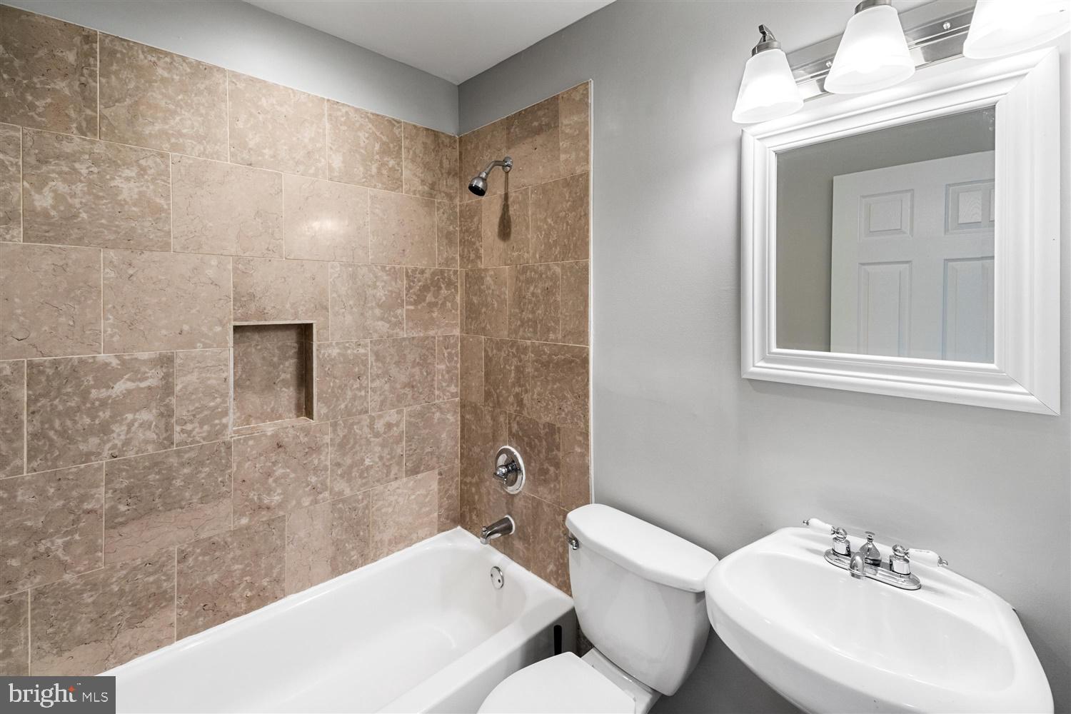 MILTON MONTFORD - Residential Lease