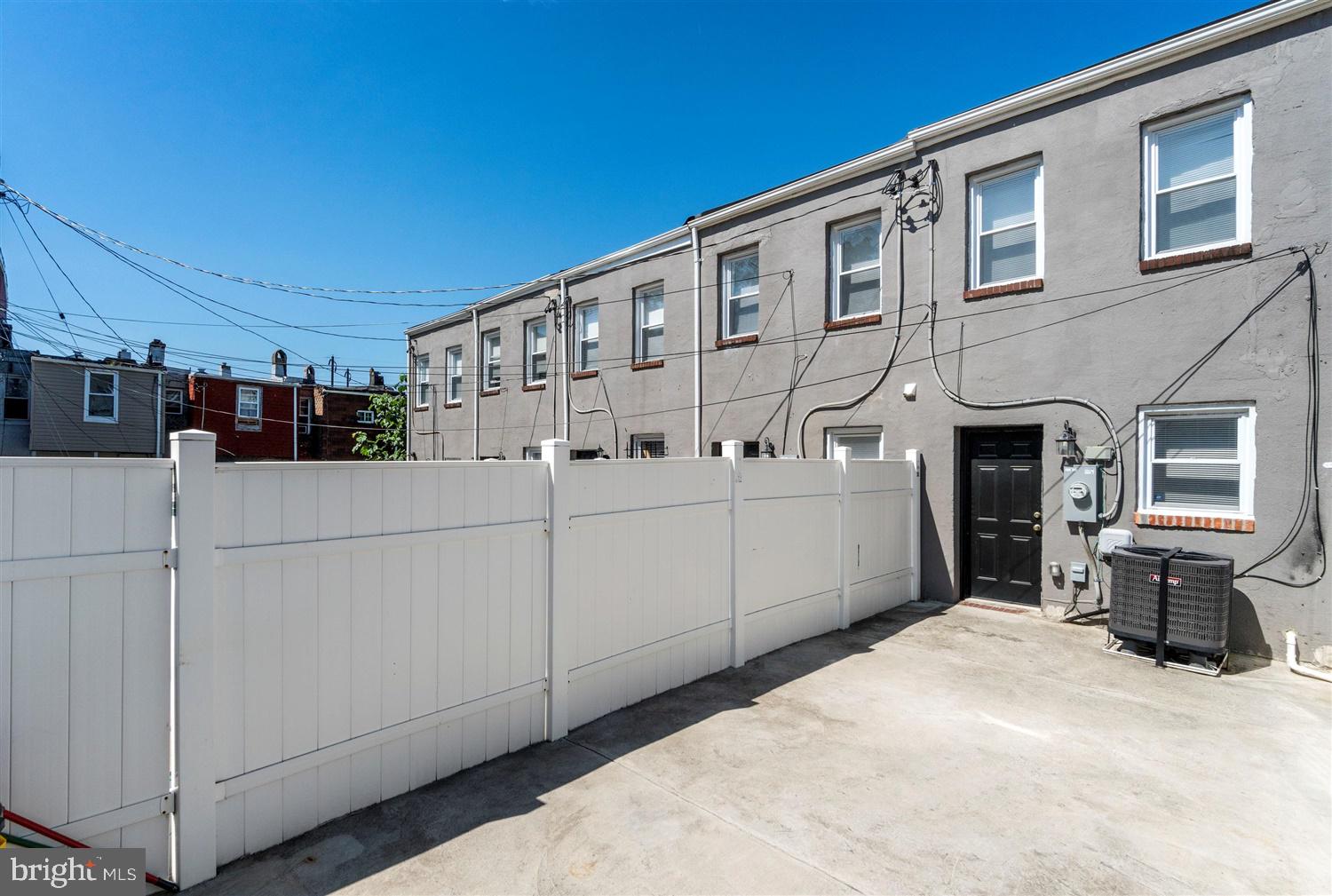 MILTON MONTFORD - Residential Lease