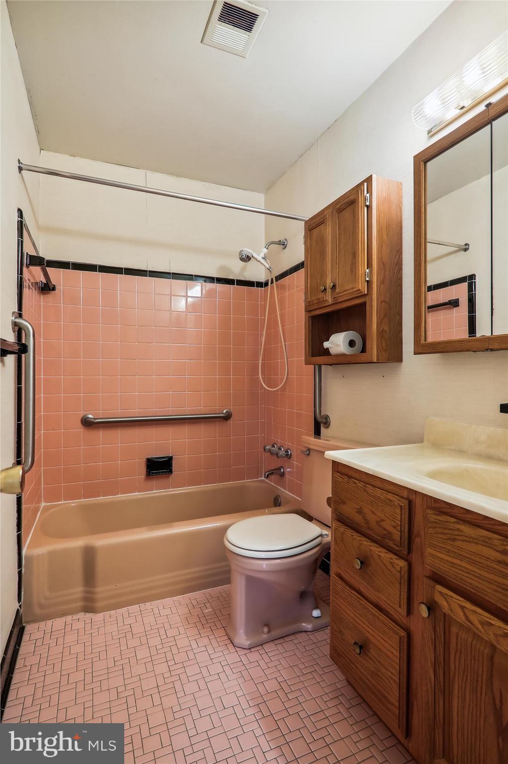 COLLEGE PARK ESTATES - Residential