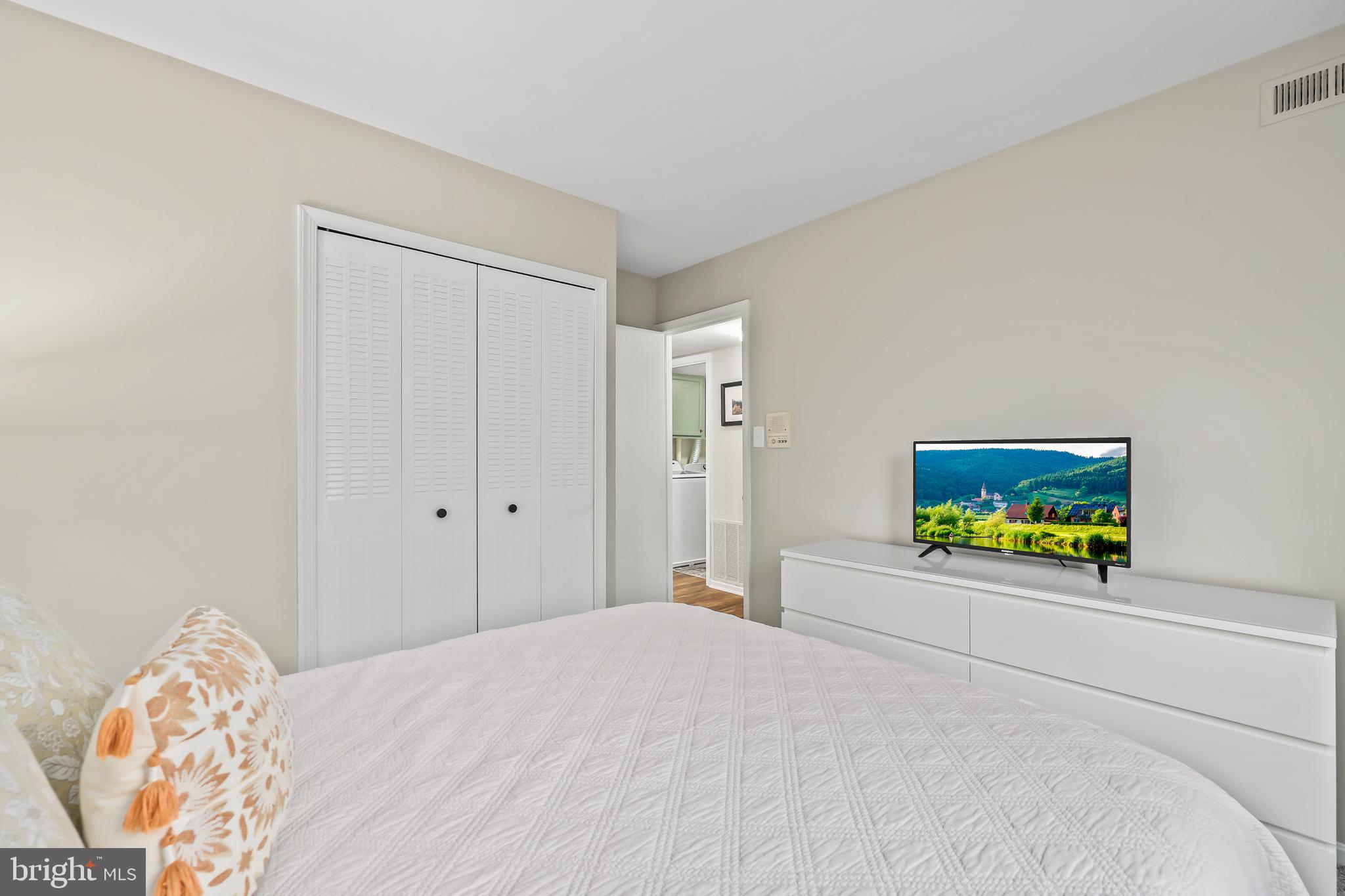 STONEYBROOKE - Residential