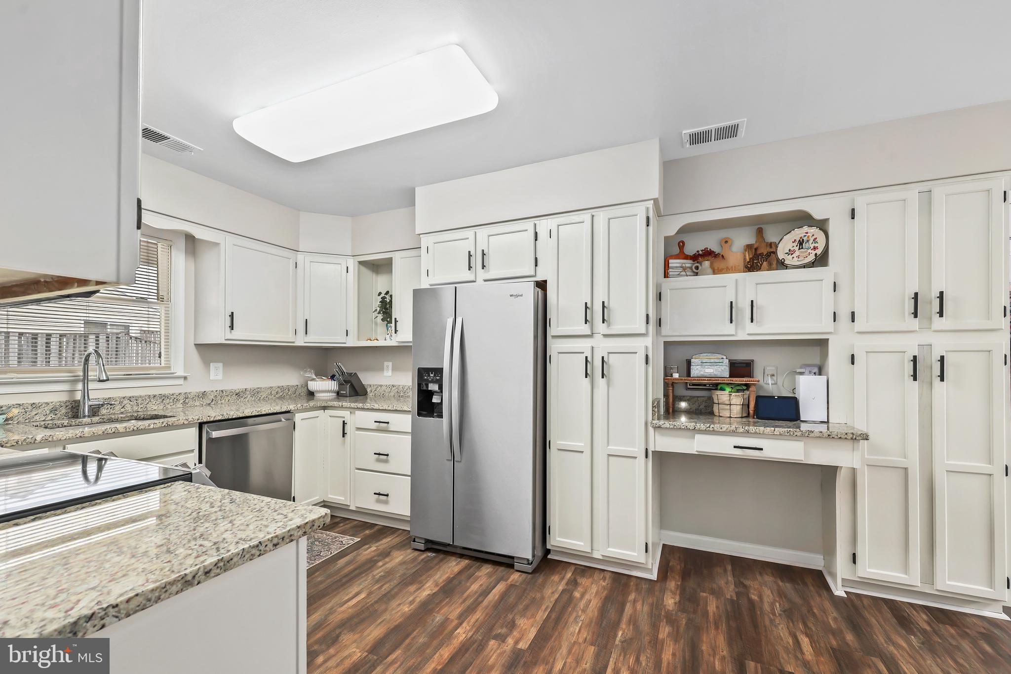 STONEYBROOKE - Residential