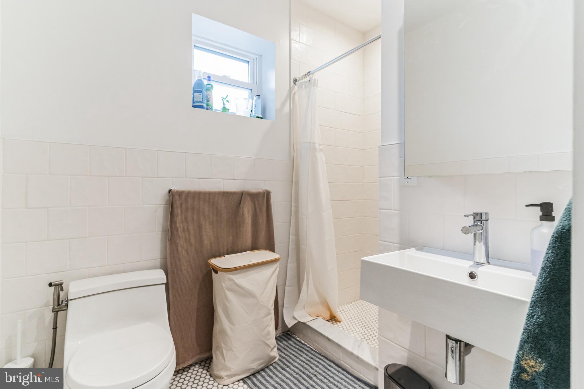 WASHINGTON SQ WEST - Residential Income