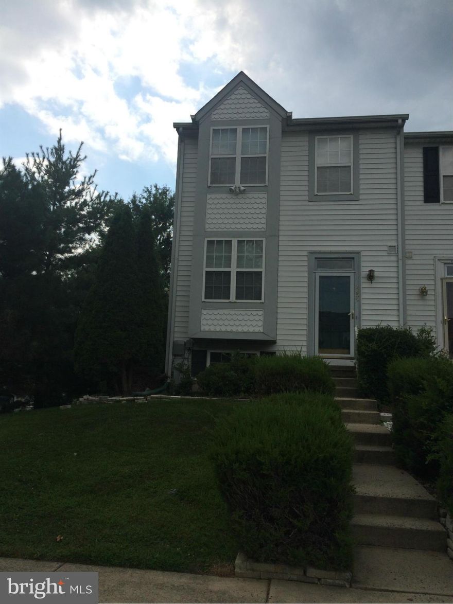 Move in ready, large end of group townhouse 3Bed/3Full/1HBath. Master bedroom w/bath.  Eat in kitchen, separate dining area.  Large deck, Fully finished basement with fullbath and wood burning stove.  Large fenced in yard.  Close to Aberdeen and main highways