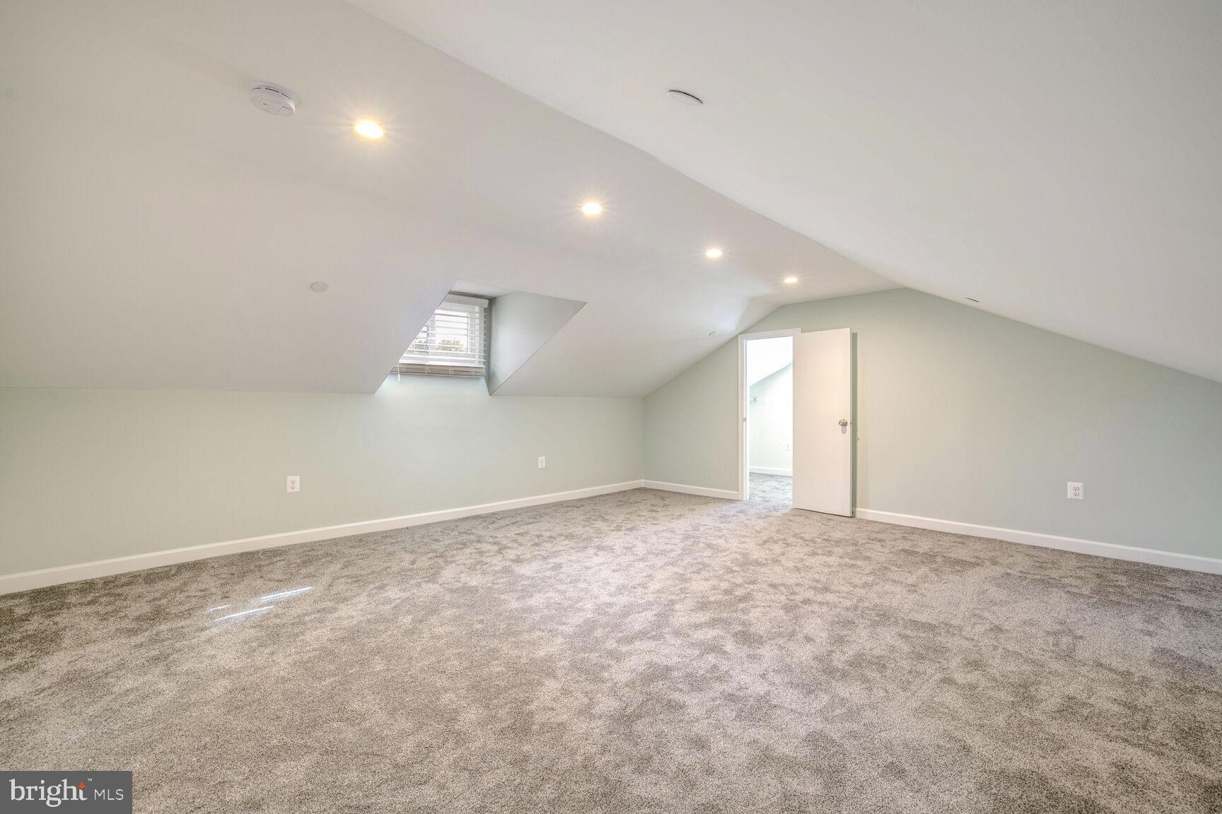 SNOWDENS MANOR - Residential Lease