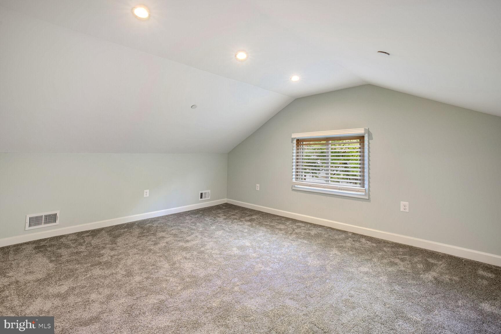 SNOWDENS MANOR - Residential Lease