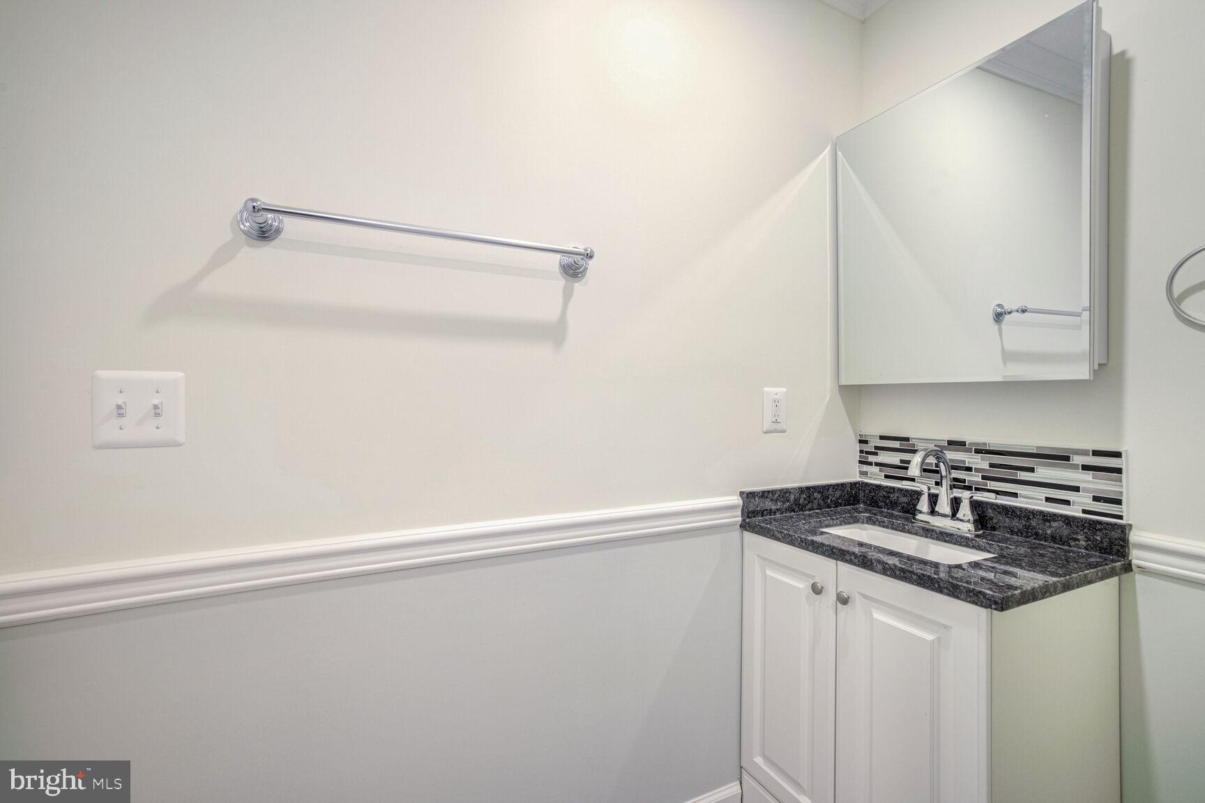 SNOWDENS MANOR - Residential Lease