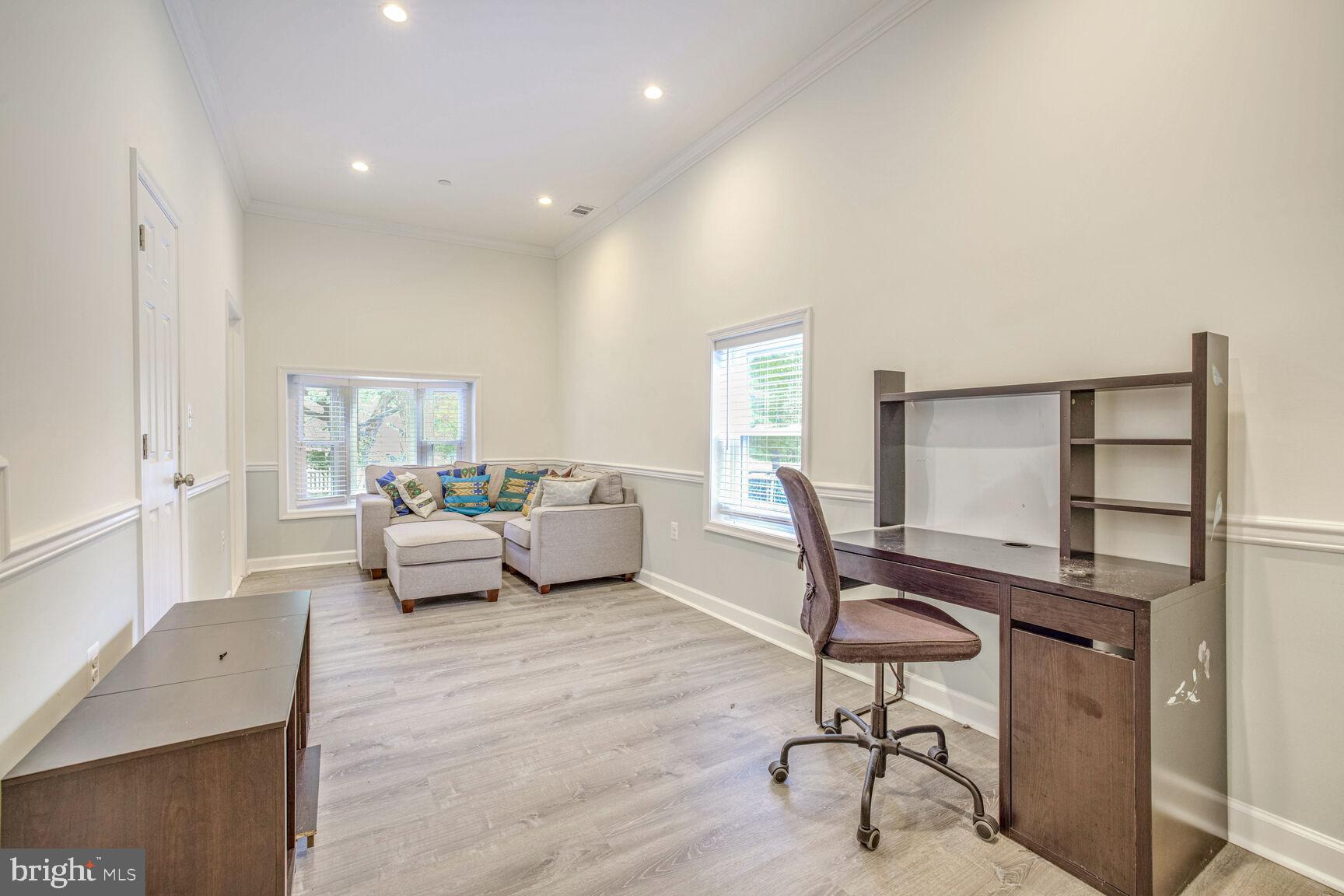 SNOWDENS MANOR - Residential Lease