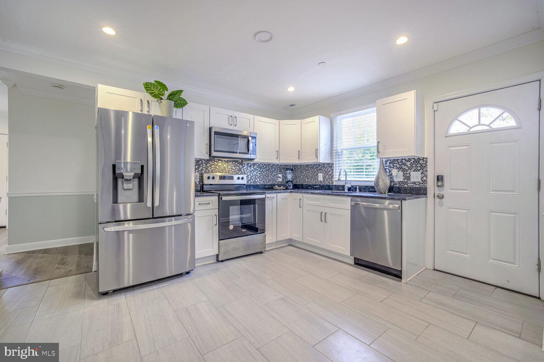 SNOWDENS MANOR - Residential Lease