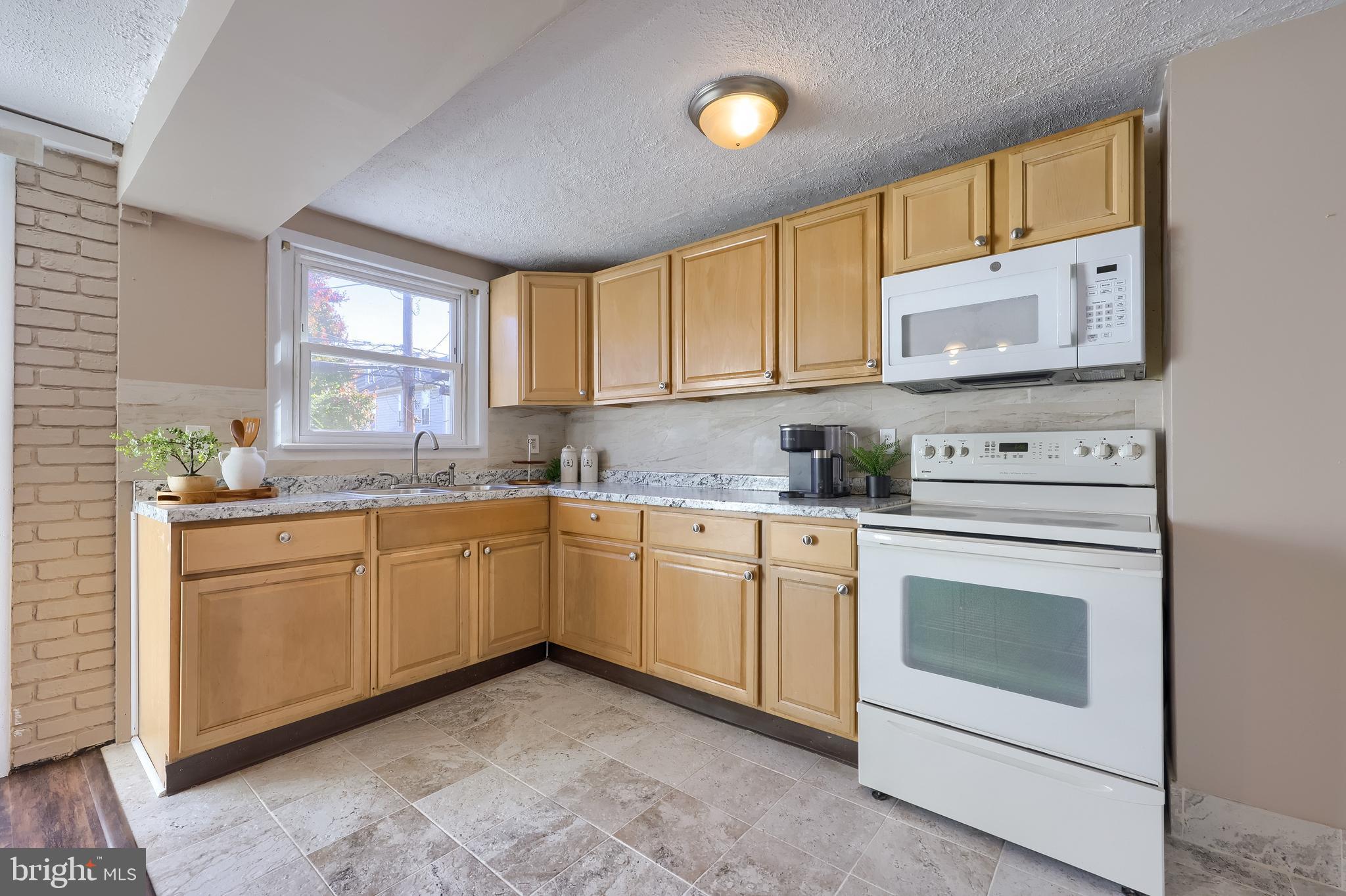 MELROSE GARDENS - Residential