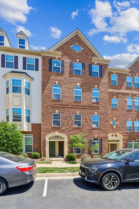 7504 Brunson Circle Unit 12H, Gainesville, VA MLS: VAPW2122182