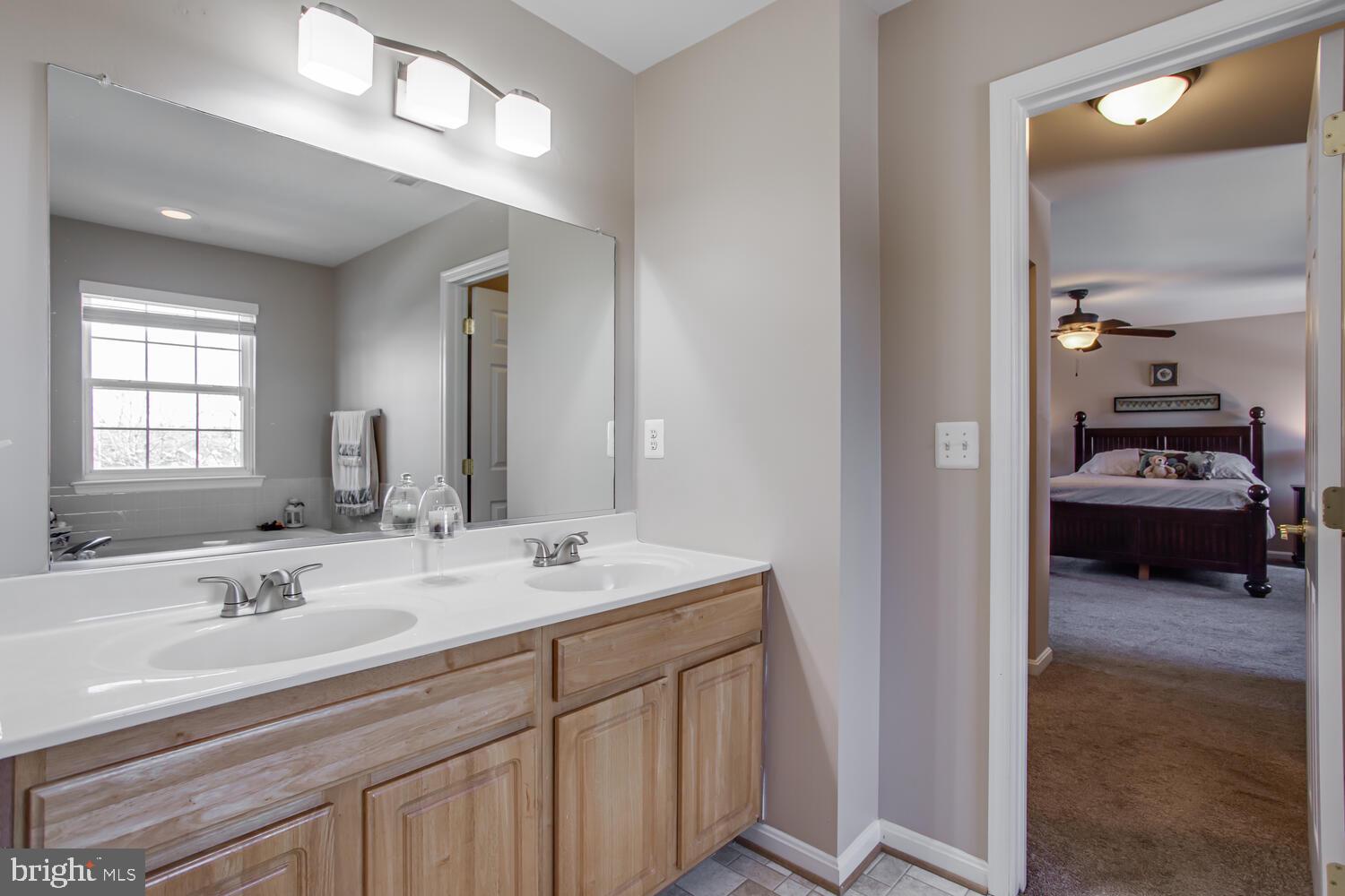 WESTBURY - Residential