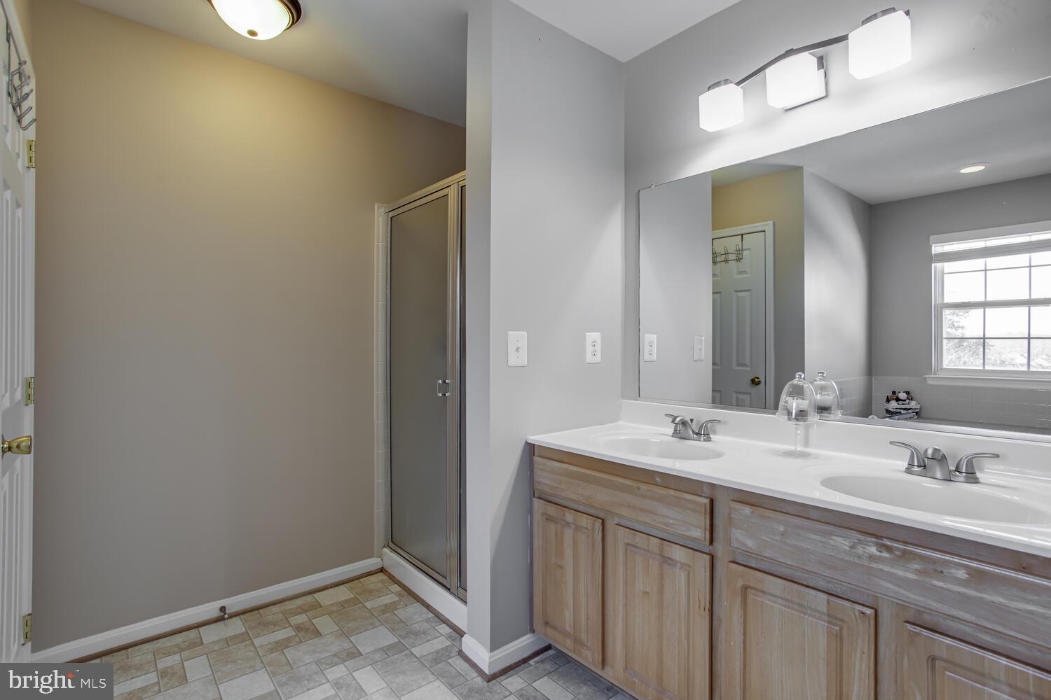 WESTBURY - Residential