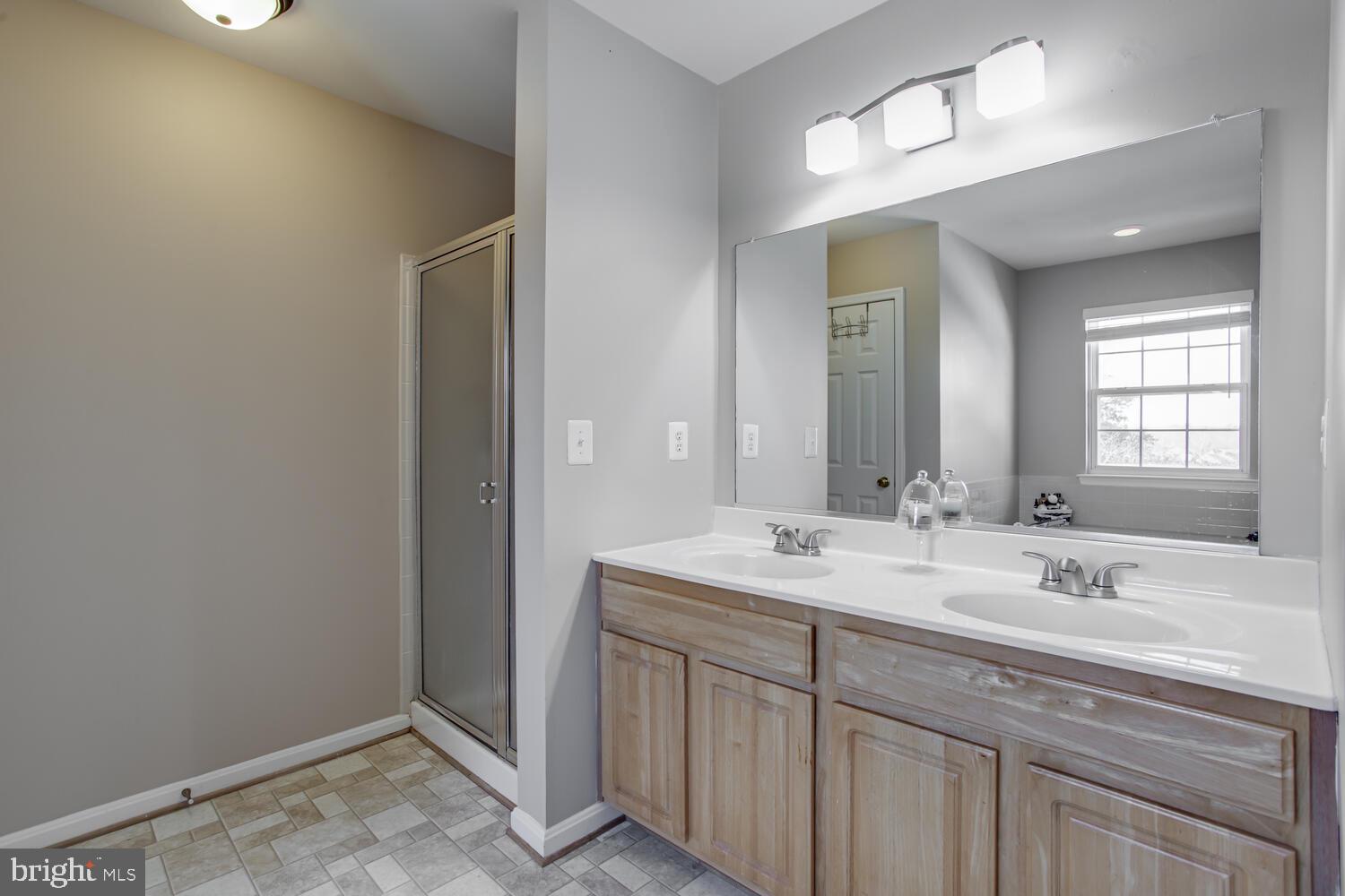 WESTBURY - Residential