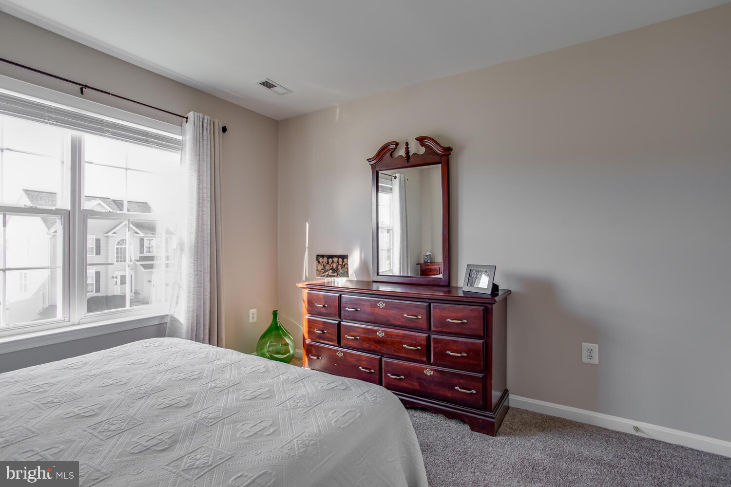 WESTBURY - Residential