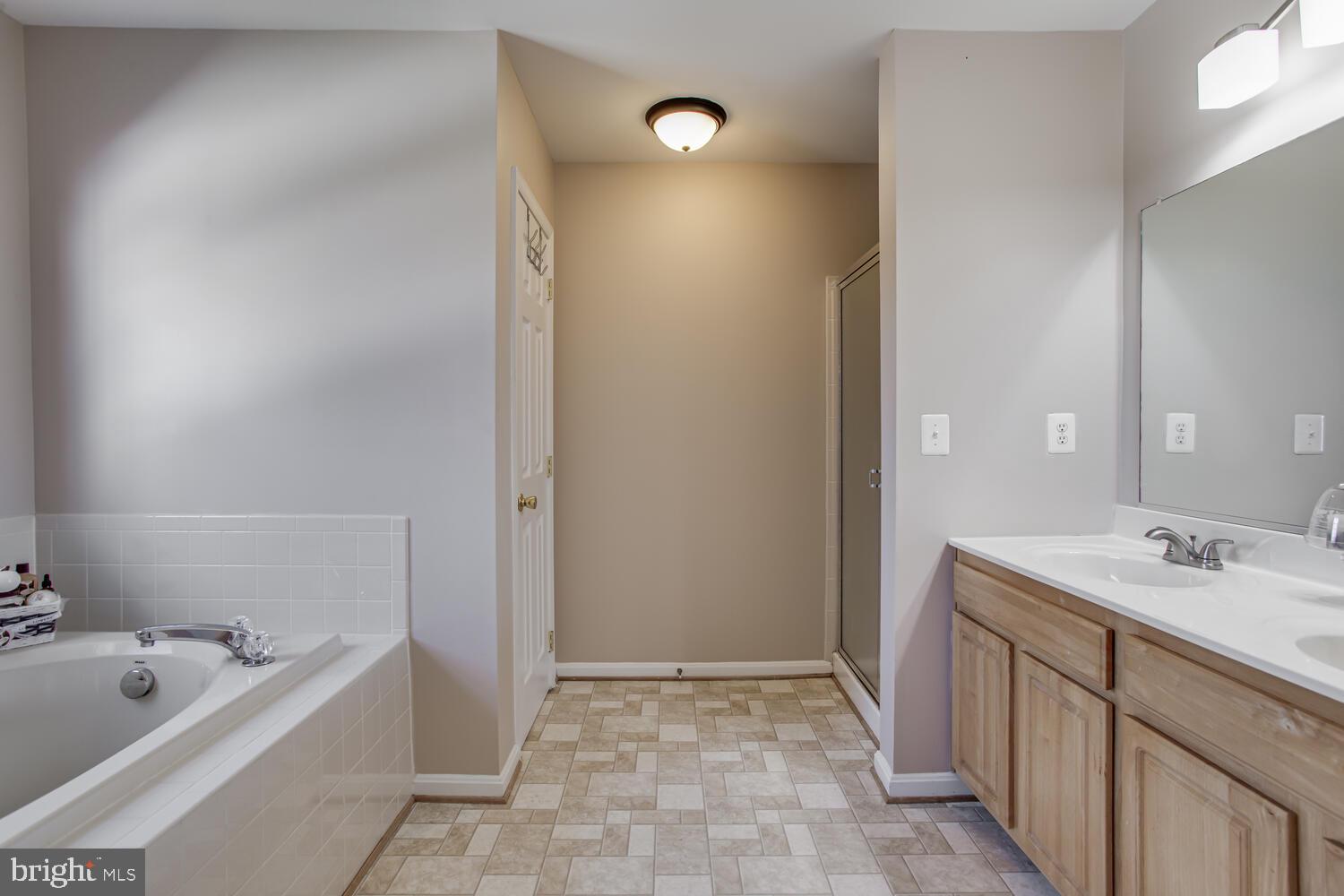 WESTBURY - Residential