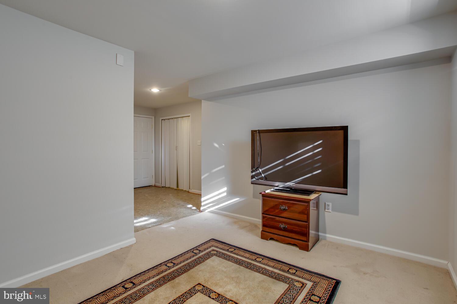 WESTBURY - Residential