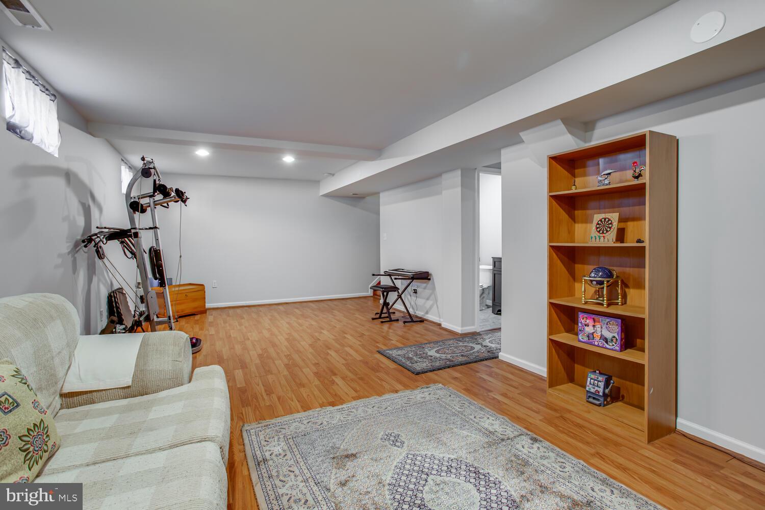 WESTBURY - Residential