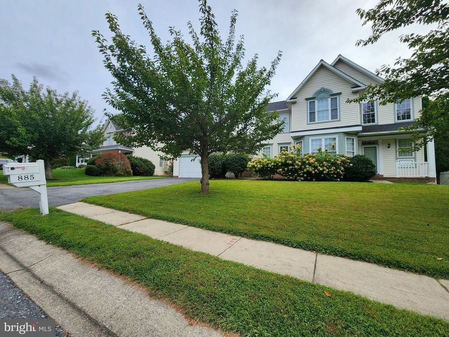 Beautiful   Single family home is available for immediate move-in. Features 4 bedroom & 3.5 Baths, Attached 2 car garages, Hardwood floors on main level with crown molding and chair rails.  Formal DR and LR and a large family with a fireplace. a sun room.  Master Bedroom features large walk-in closet and master bathroom. 4th bedroom could be used as a bedroom or office space. Basement is mostly finished allowing for additional living space with 1 full bath.    Pets will be considered on a case by case basis. tenants must have written approval from the landlord before acquiring and pets. Pet deposit will be required. Flat lot and close to community park.