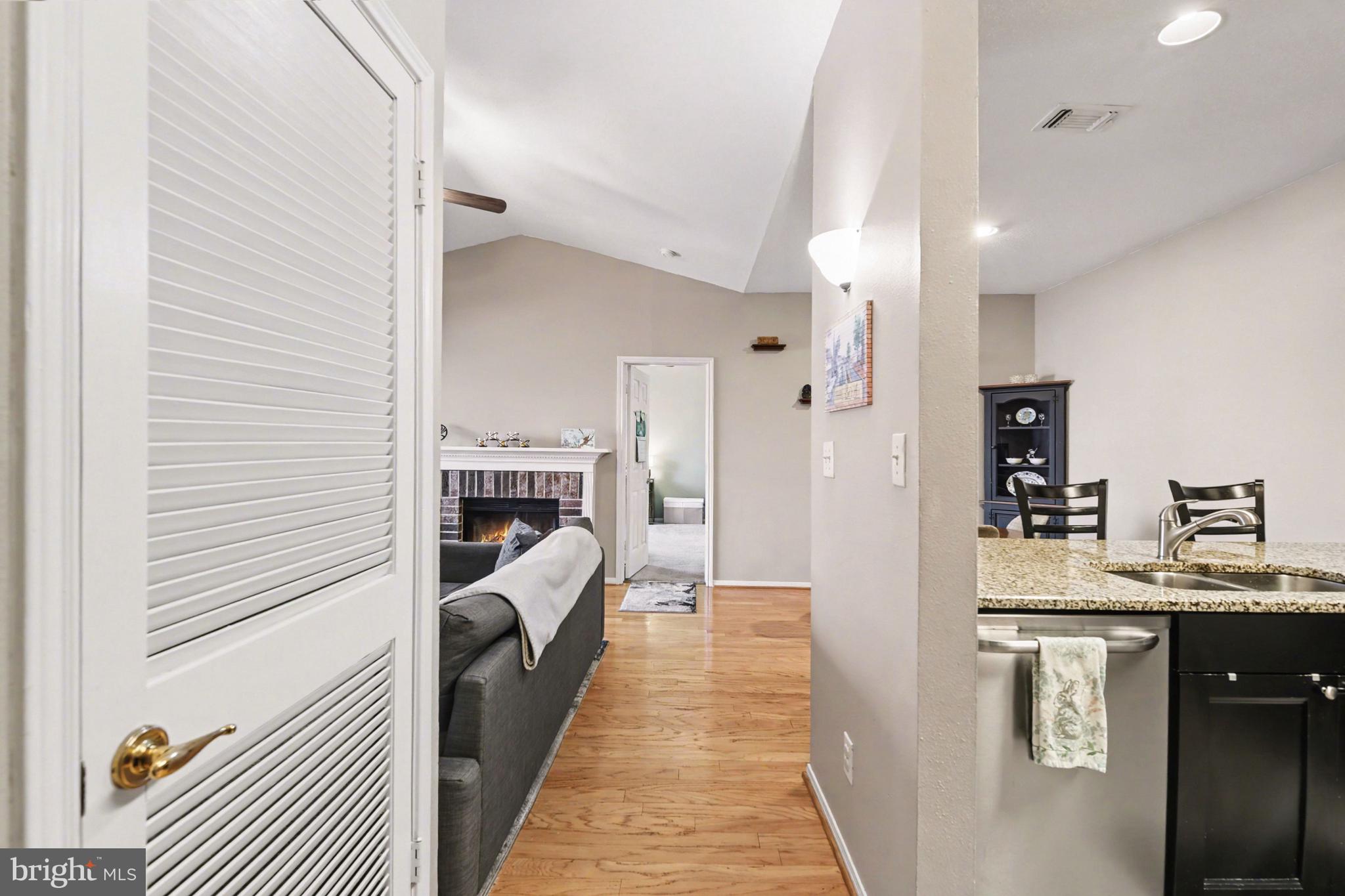 200 THAMES WAY 200-I