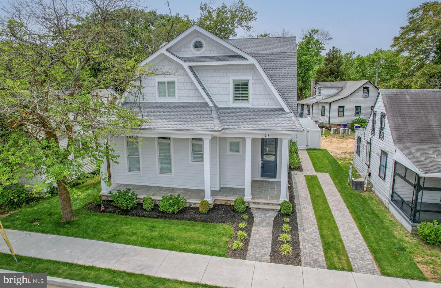 203 BAYARD AVENUE
