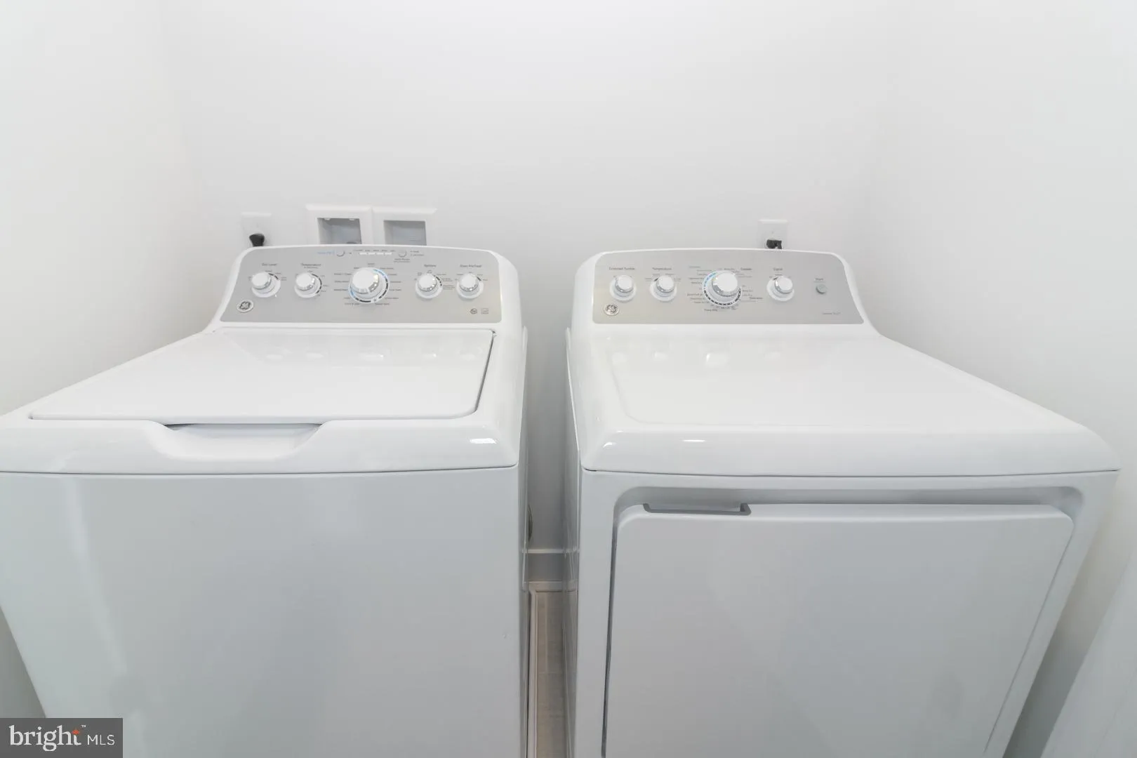 Titusville, New Jersey 08560, United States, 2 Bedrooms Bedrooms, ,2 BathroomsBathrooms,Residential,Pending,38459