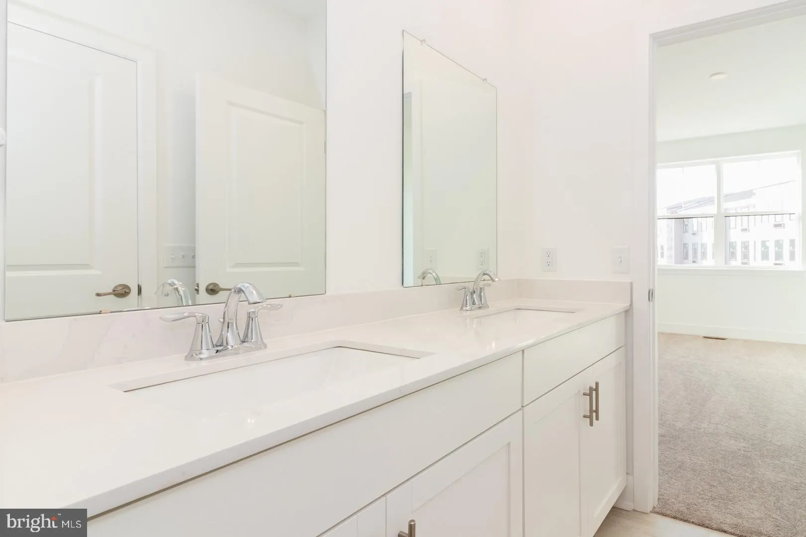 Titusville, New Jersey 08560, United States, 2 Bedrooms Bedrooms, ,2 BathroomsBathrooms,Residential,Pending,38459