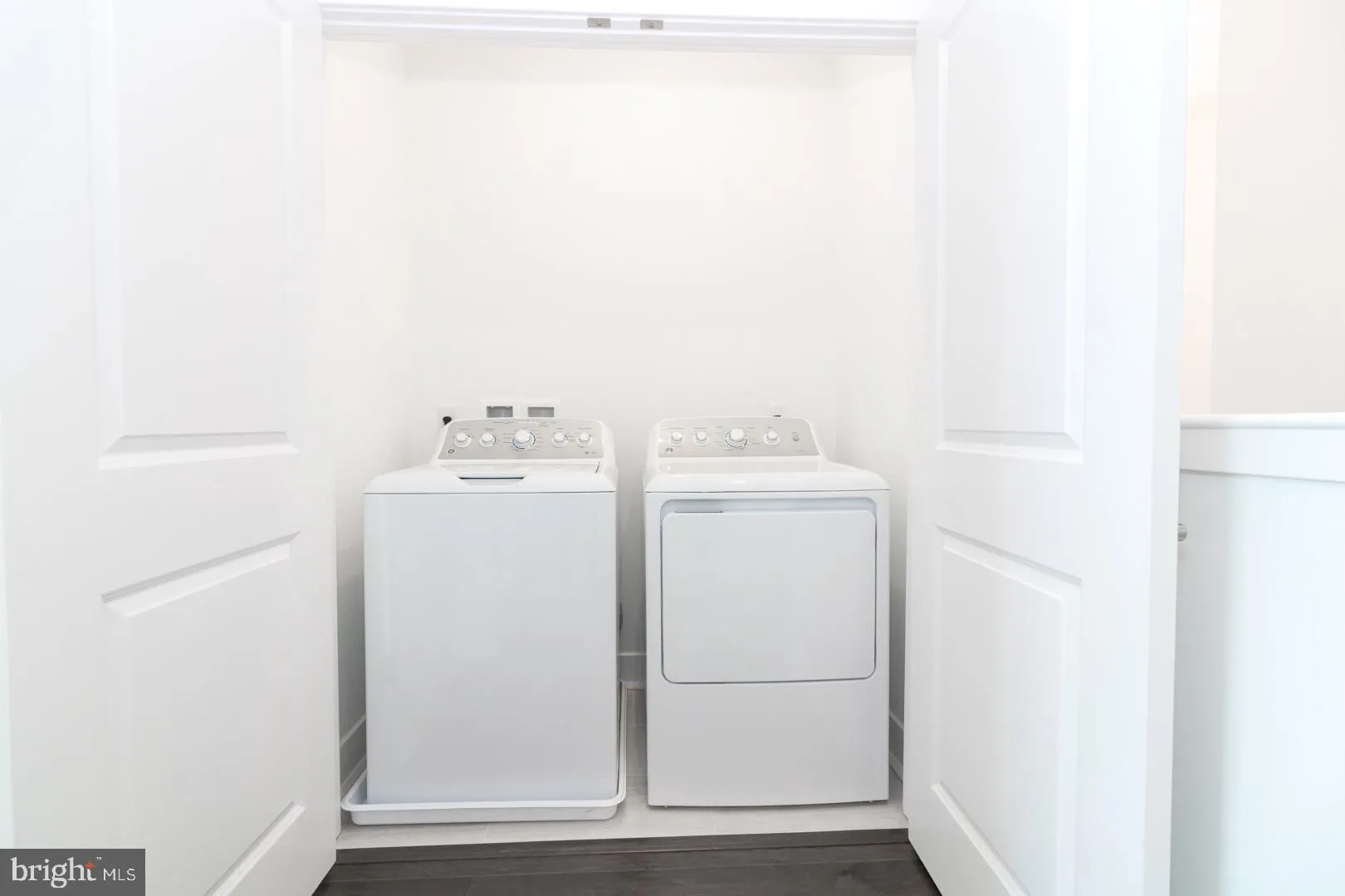 Titusville, New Jersey 08560, United States, 2 Bedrooms Bedrooms, ,2 BathroomsBathrooms,Residential,Pending,38459