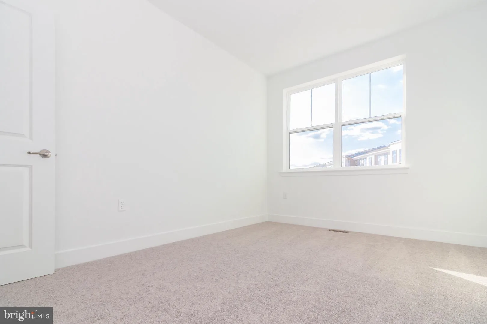 Titusville, New Jersey 08560, United States, 2 Bedrooms Bedrooms, ,2 BathroomsBathrooms,Residential,Pending,38459