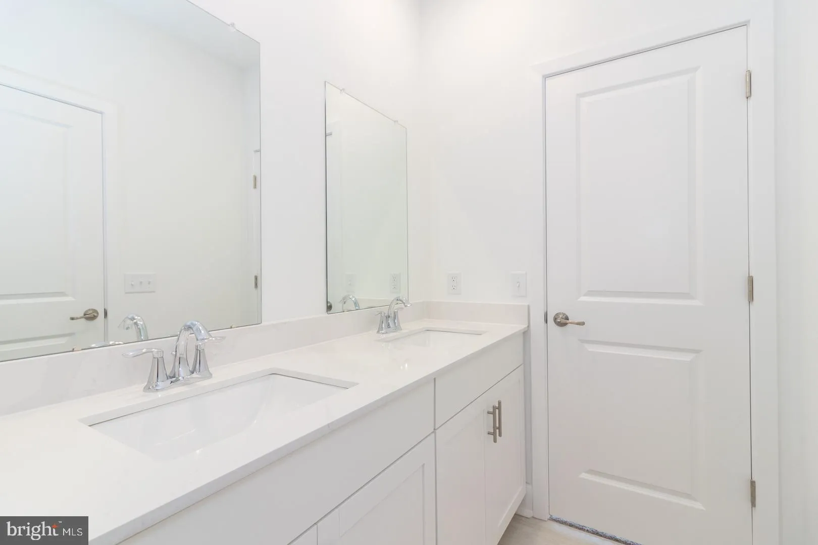 Titusville, New Jersey 08560, United States, 2 Bedrooms Bedrooms, ,2 BathroomsBathrooms,Residential,Pending,38459