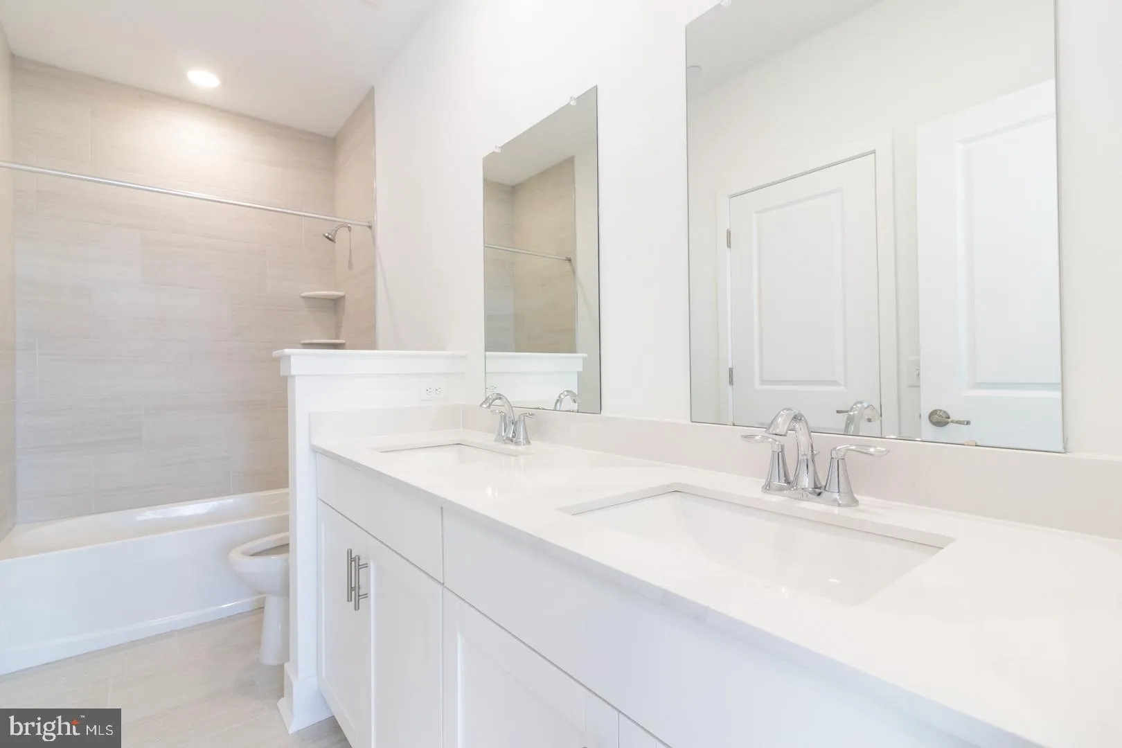 Titusville, New Jersey 08560, United States, 2 Bedrooms Bedrooms, ,2 BathroomsBathrooms,Residential,Pending,38459