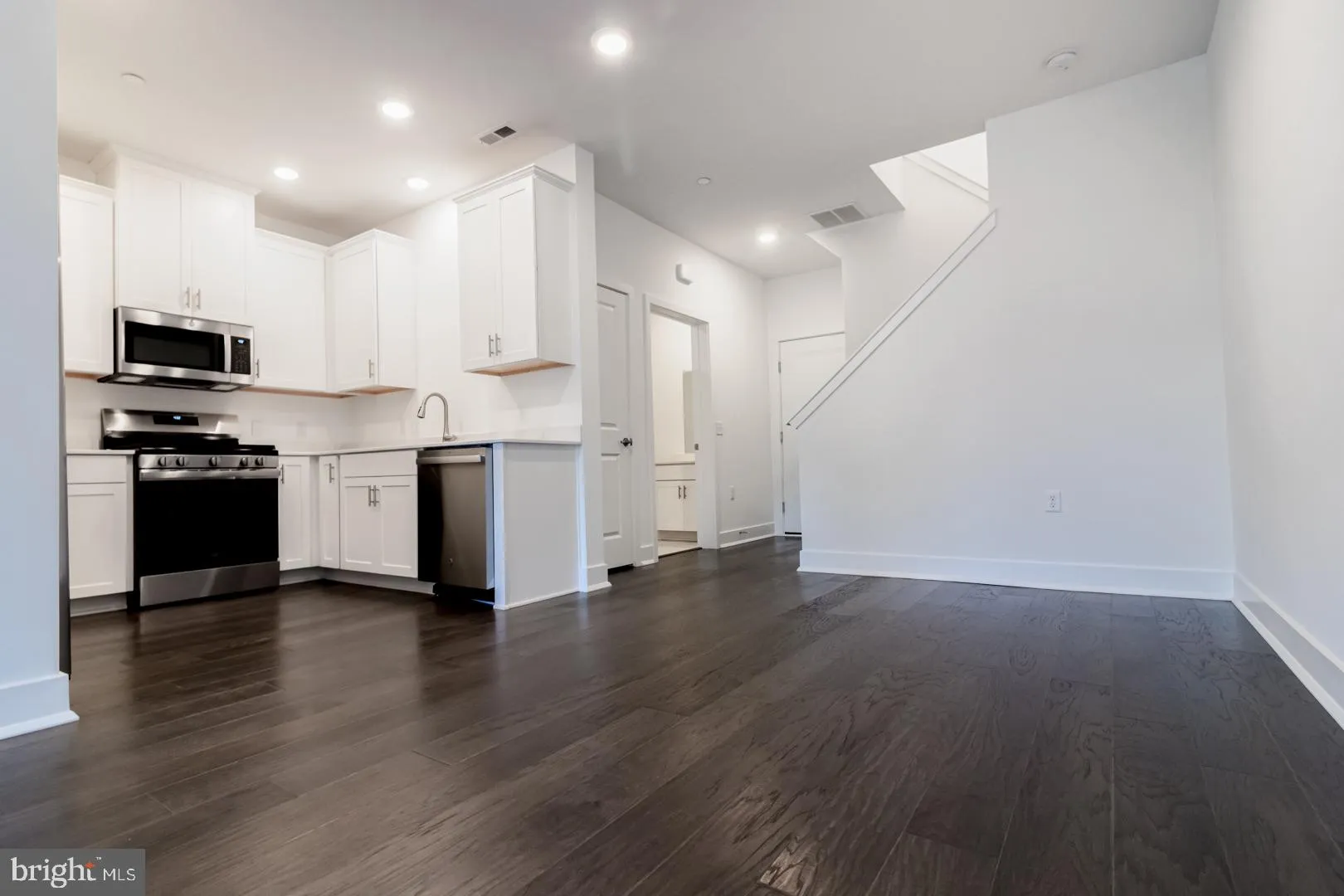 Titusville, New Jersey 08560, United States, 2 Bedrooms Bedrooms, ,2 BathroomsBathrooms,Residential,Pending,38459