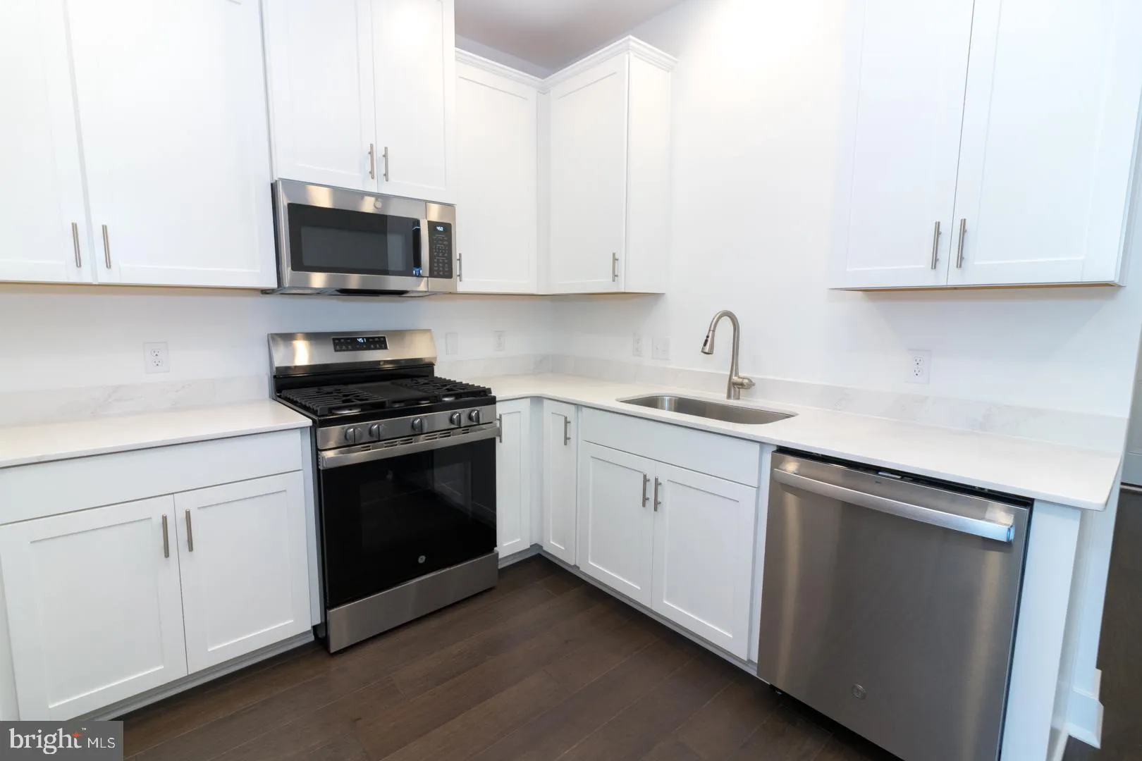 Titusville, New Jersey 08560, United States, 2 Bedrooms Bedrooms, ,2 BathroomsBathrooms,Residential,Pending,38459