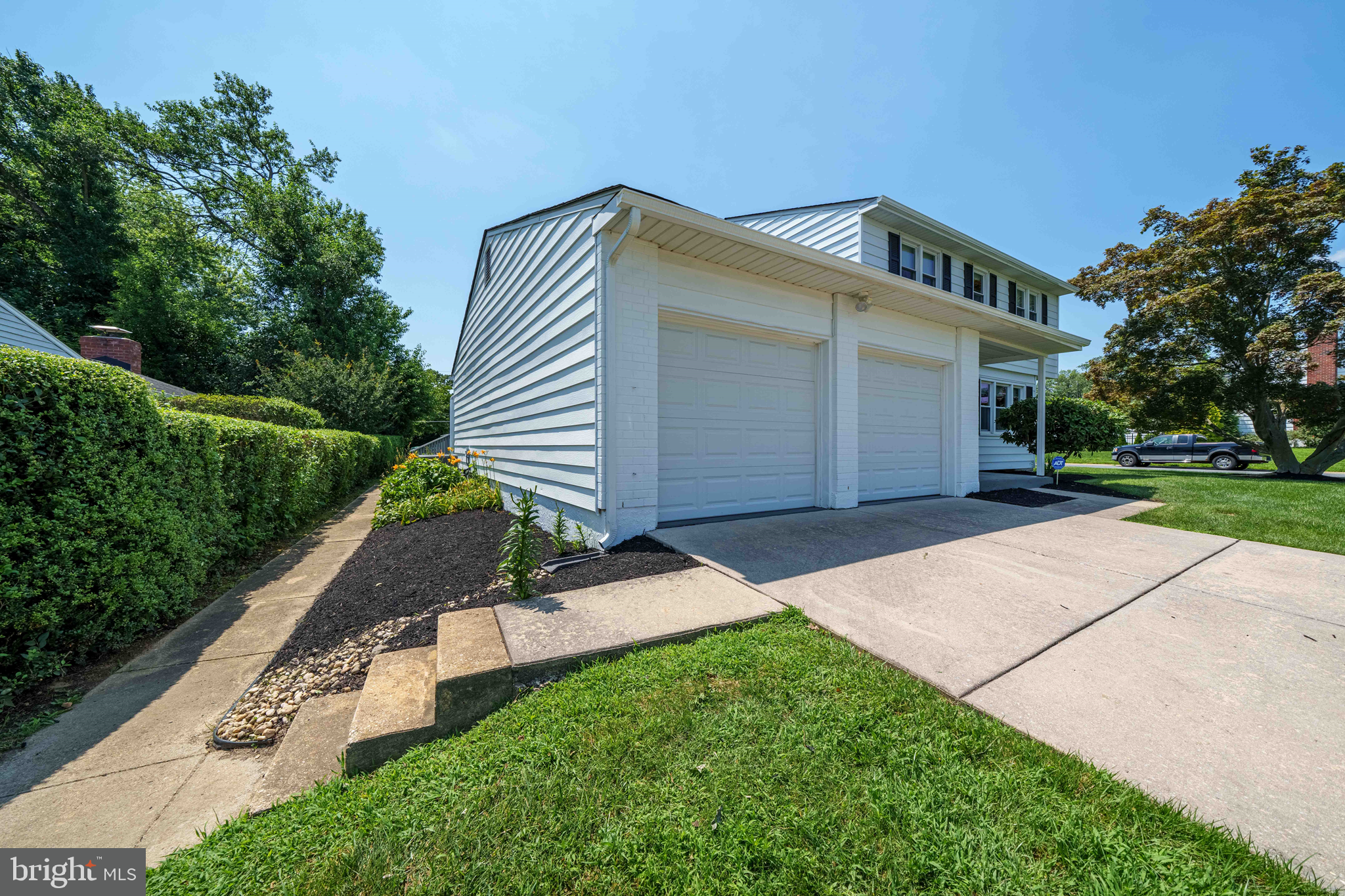 2620 BELAIRE DRIVE