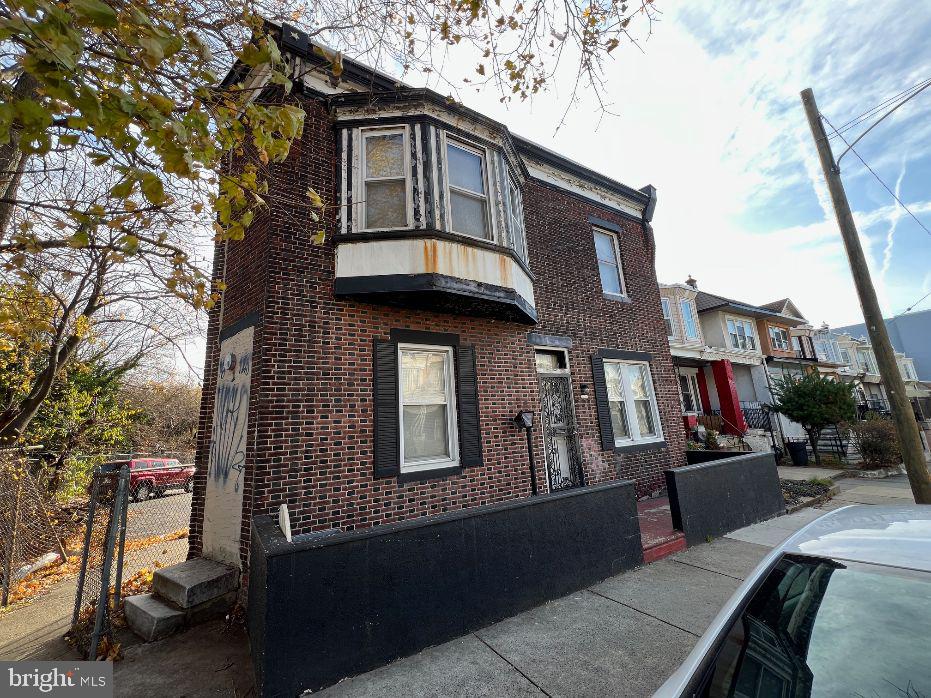 Single family- fully detached.  Needs full rehab and clean out A block away on East Erie Ave, the late 1800's corridor is looking much brighter with newly paved streets and  other improvements.  Take advantage of the still available  tax abatement  for your rehab.