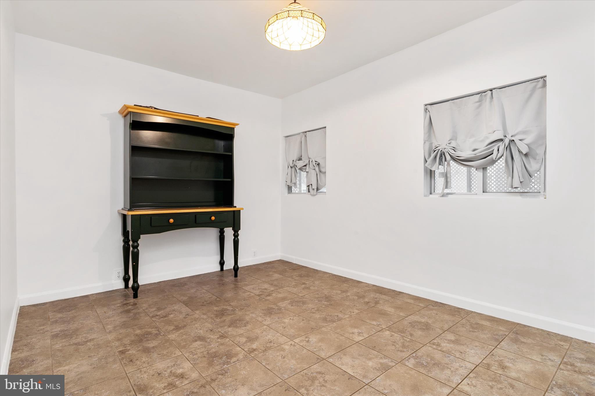 PASADENA MANOR - Residential