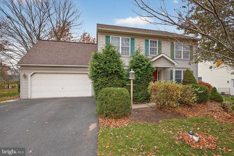 17 W KESTREL DRIVE DENVER PA 17517