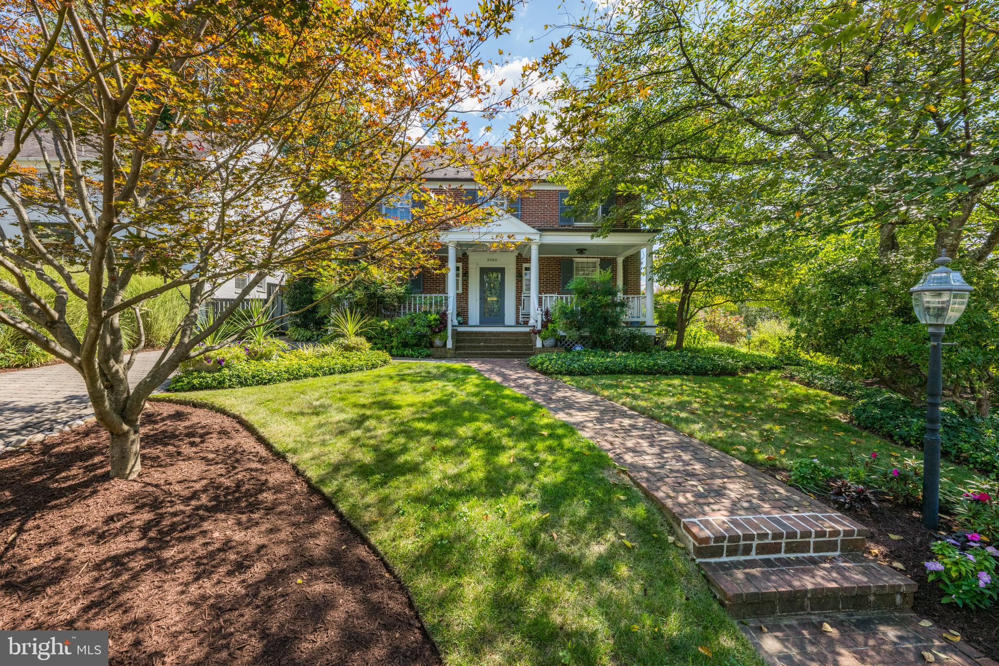 5220 MOORLAND LANE