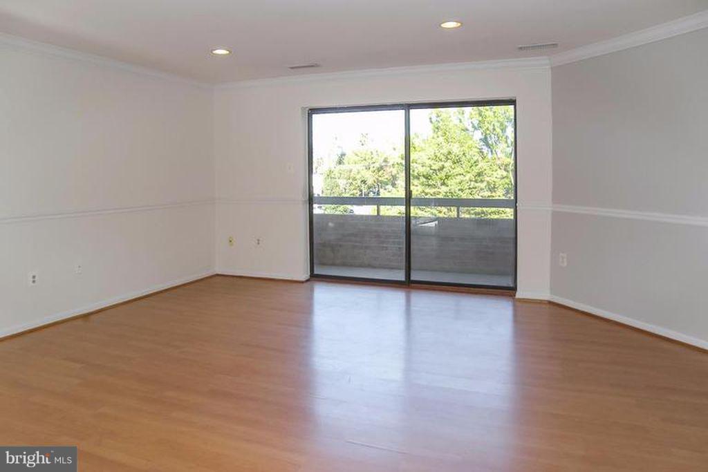 BRISTOL SQUARE - Residential Lease